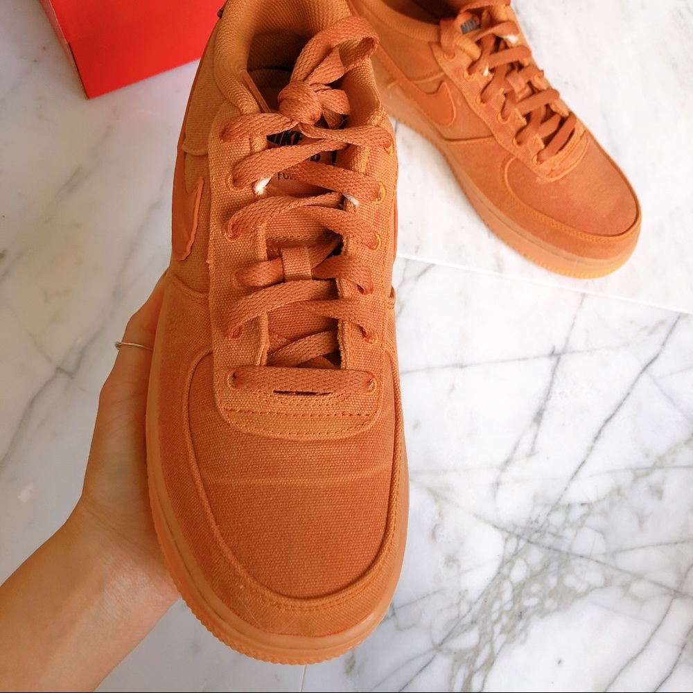Nike air force 1 LV8 - Picture 2 of 8